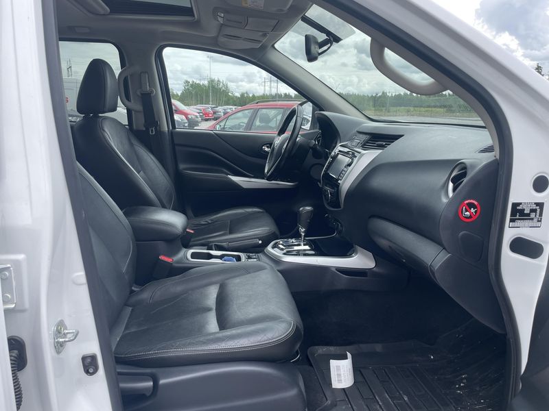 Nissan Navara NP-300 2.3 dCi Tekna+ Double Cab 4x4 — zdjęcie 11