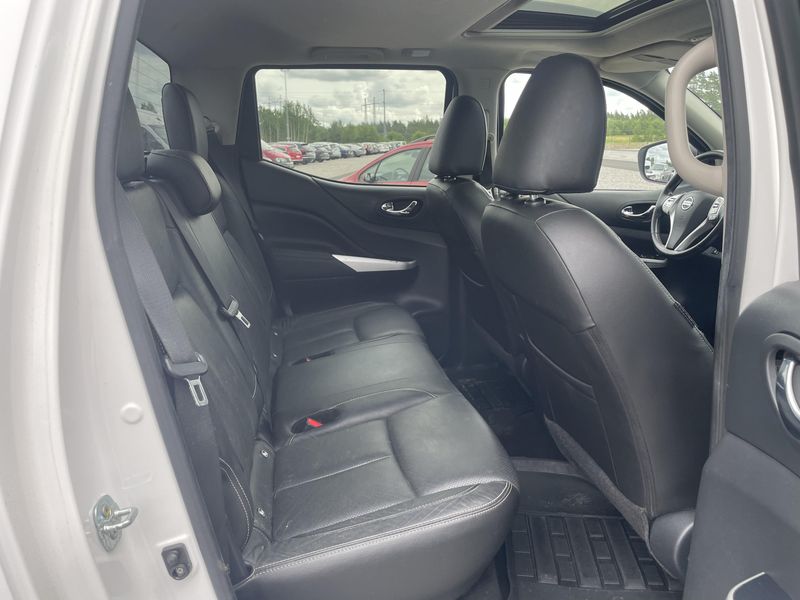 Nissan Navara NP-300 2.3 dCi Tekna+ Double Cab 4x4 — zdjęcie 14