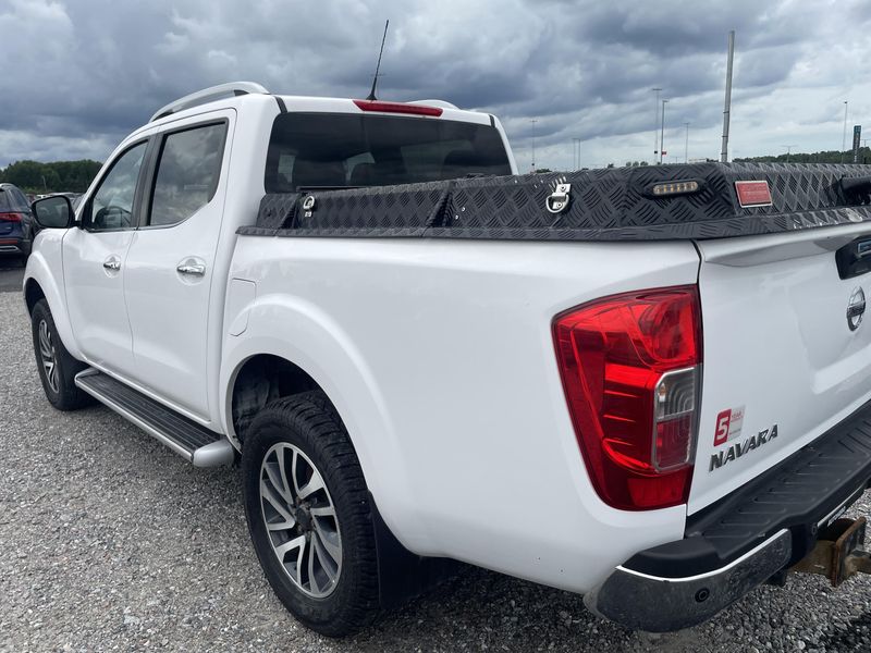 Nissan Navara NP-300 2.3 dCi Tekna+ Double Cab 4x4 — zdjęcie 3