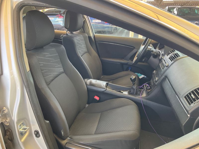 Toyota Avensis 2.2 D-4D Active — zdjęcie 3