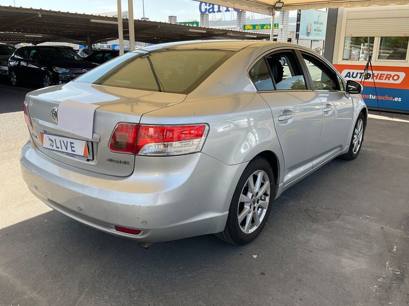 Toyota Avensis 2.2 D-4D Active — zdjęcie 2