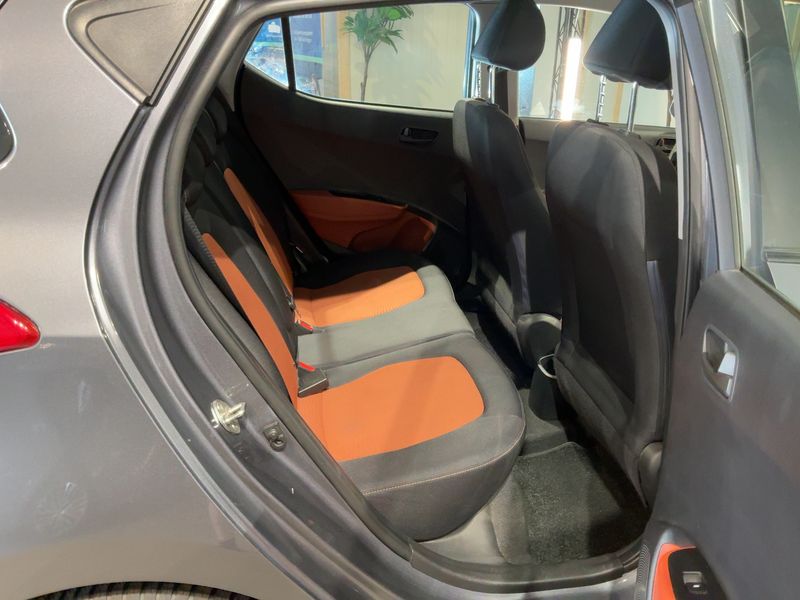 Hyundai i10 1.0 Intro Edition 2014 – снимка 19