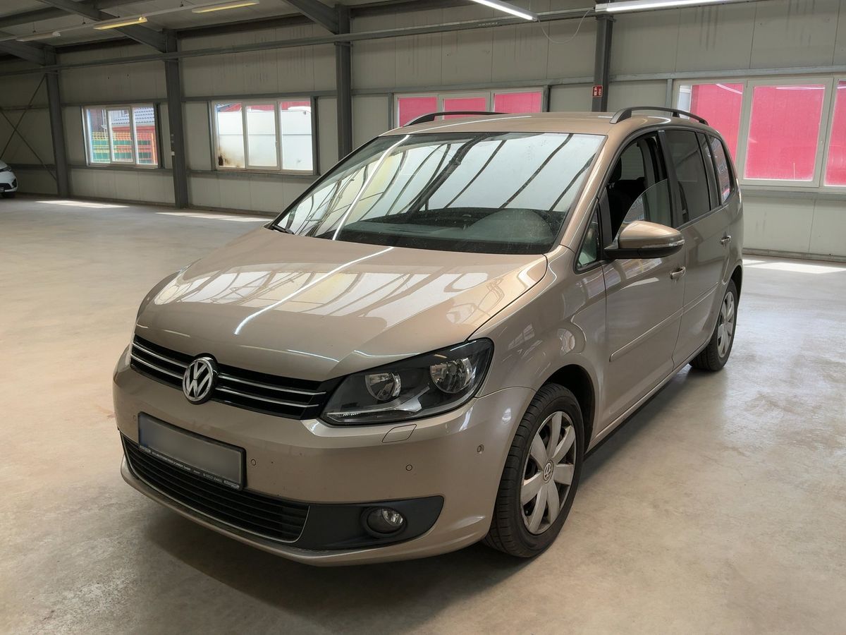 Volkswagen Touran 2015 — photo 1