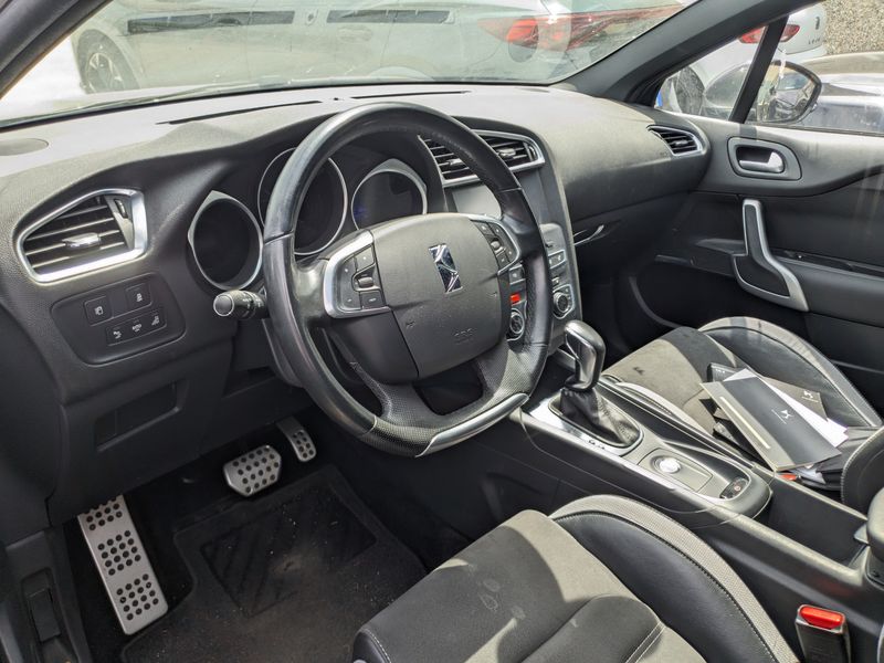 DS Automobiles DS4 1.6 Blue-HDi SportChic — zdjęcie 11