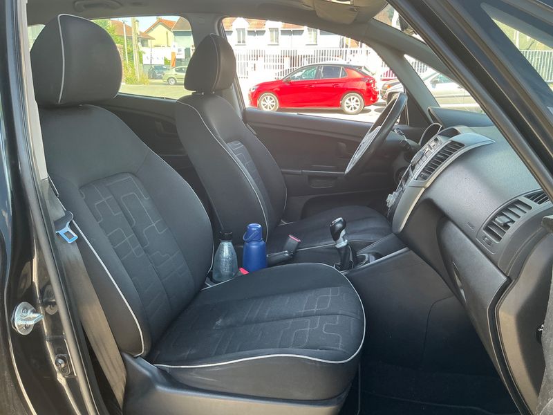 Kia Venga 1.4 Urban Chic — zdjęcie 3