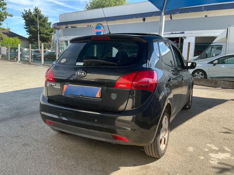 Kia Venga 1.4 Urban Chic — zdjęcie 2