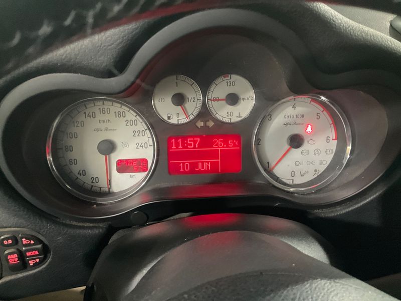 Alfa Romeo Alfa 147 1.9 JTD M-Jet Distinctive — zdjęcie 4