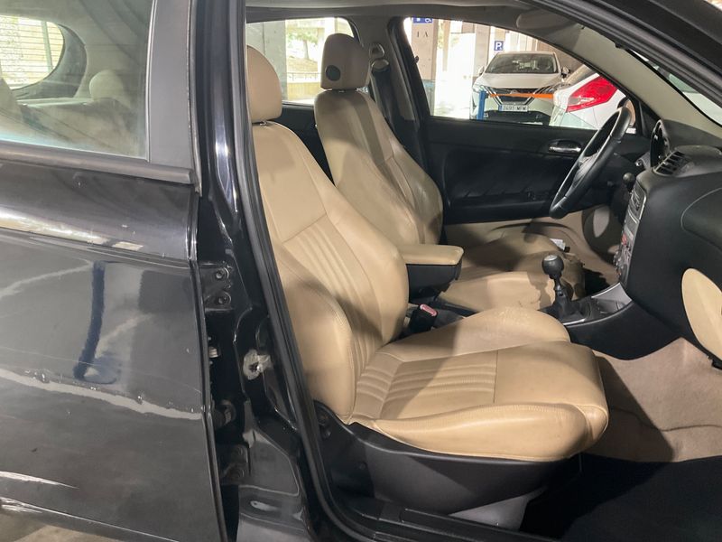 Alfa Romeo Alfa 147 1.9 JTD M-Jet Distinctive — zdjęcie 3