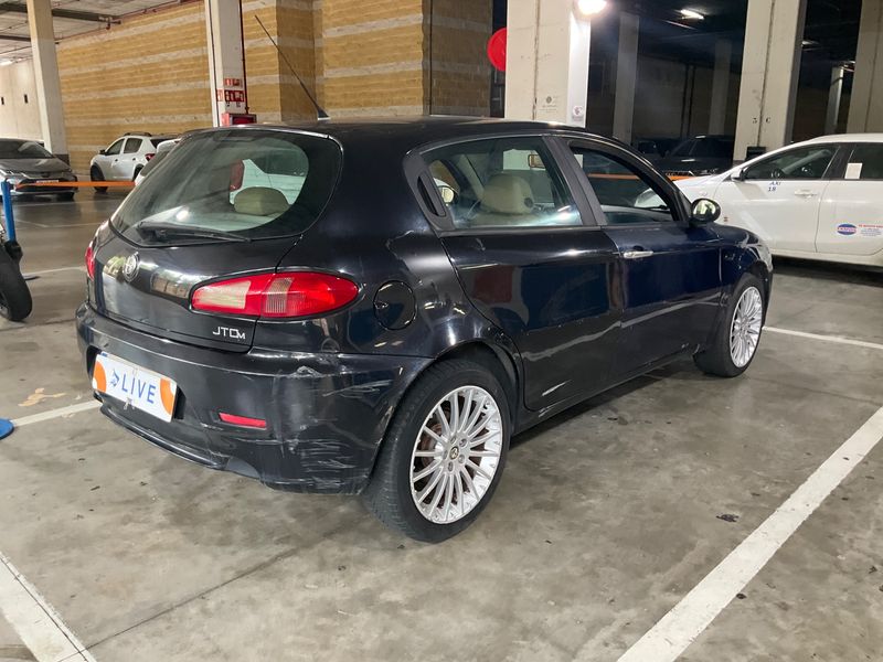 Alfa Romeo Alfa 147 1.9 JTD M-Jet Distinctive — zdjęcie 2
