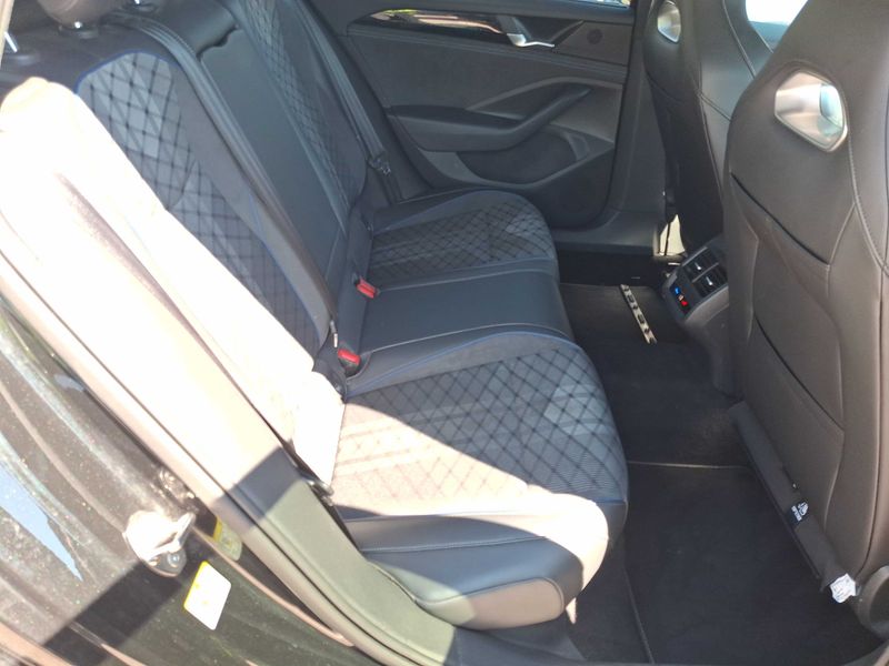 Volkswagen Passat 2.0 TDI R-line — zdjęcie 14