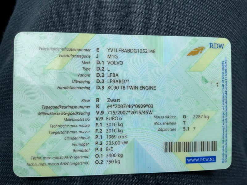 Volvo XC90 2.0 T8 Plug-in Hybrid R-Design AWD — zdjęcie 15