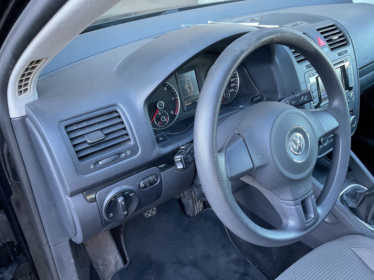 Volkswagen Jetta 2010 — photo 36