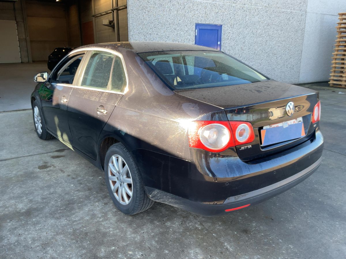 Volkswagen Jetta 2010 — photo 7