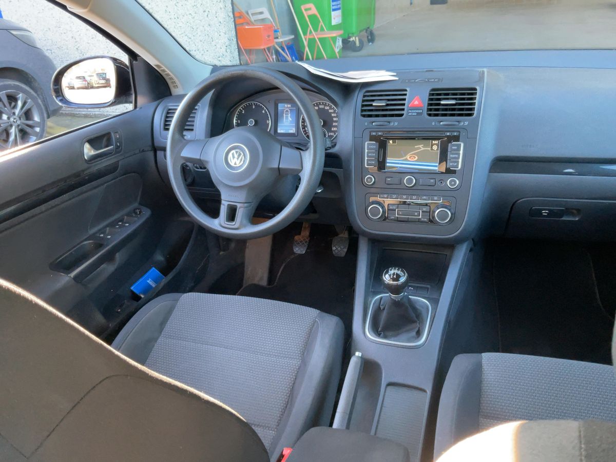 Volkswagen Jetta 2010 — photo 18