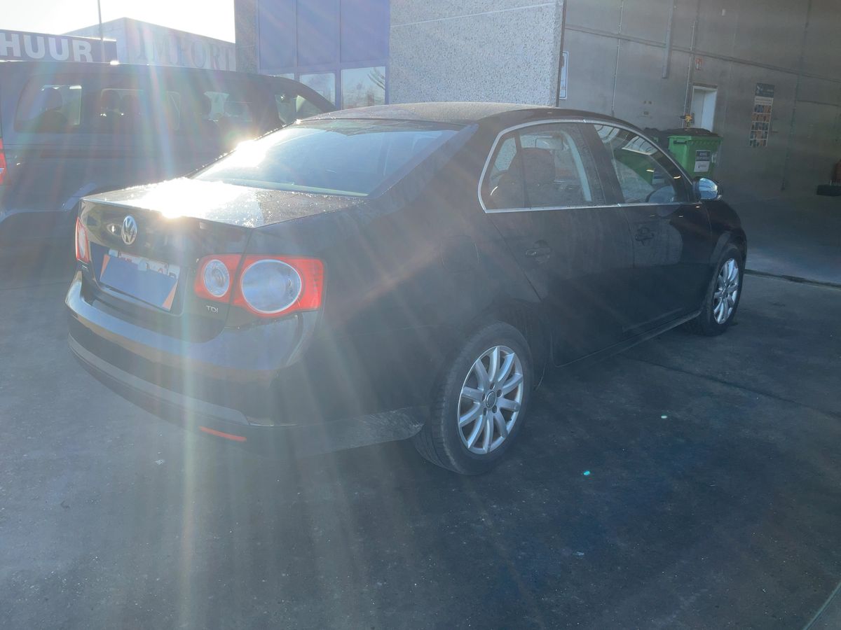 Volkswagen Jetta 2010 — photo 9