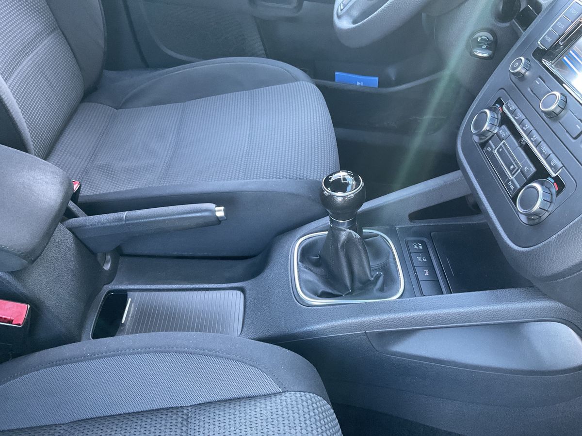 Volkswagen Jetta 2010 — photo 31