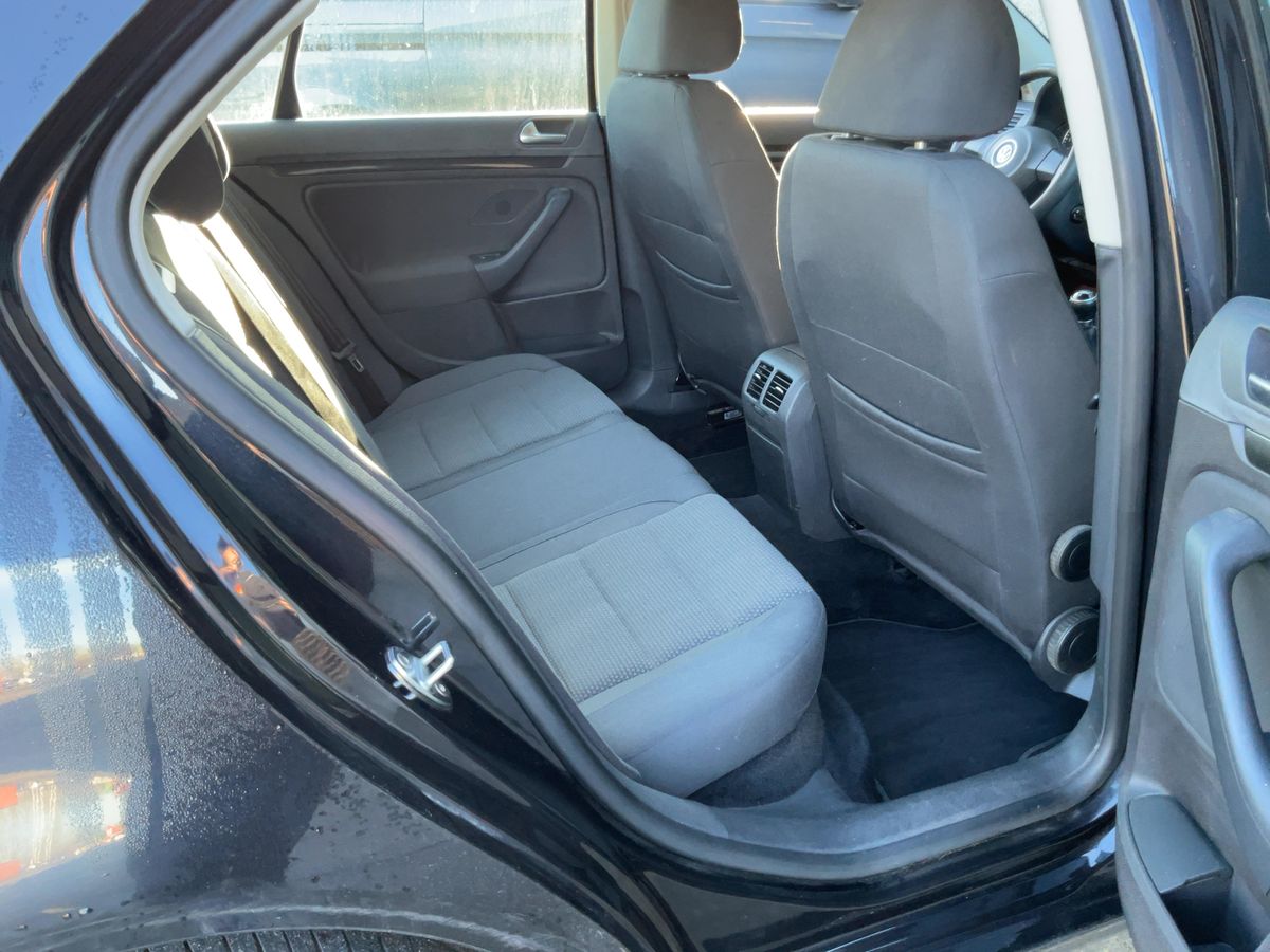 Volkswagen Jetta 2010 — photo 20