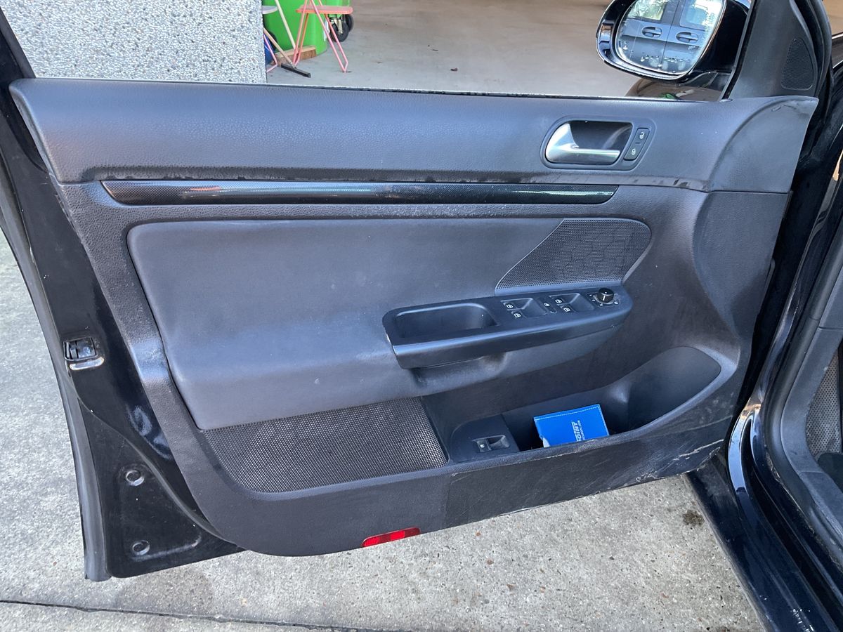 Volkswagen Jetta 2010 — photo 34