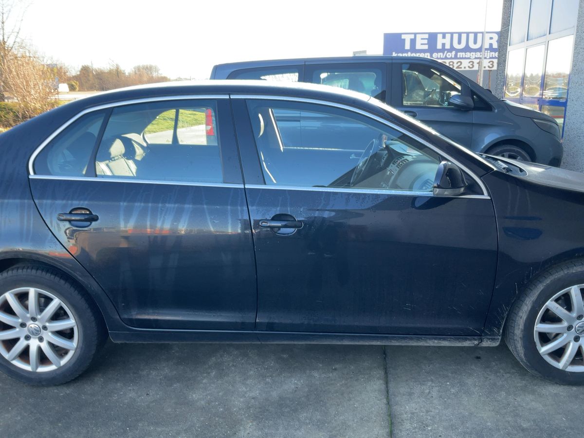 Volkswagen Jetta 2010 — photo 11