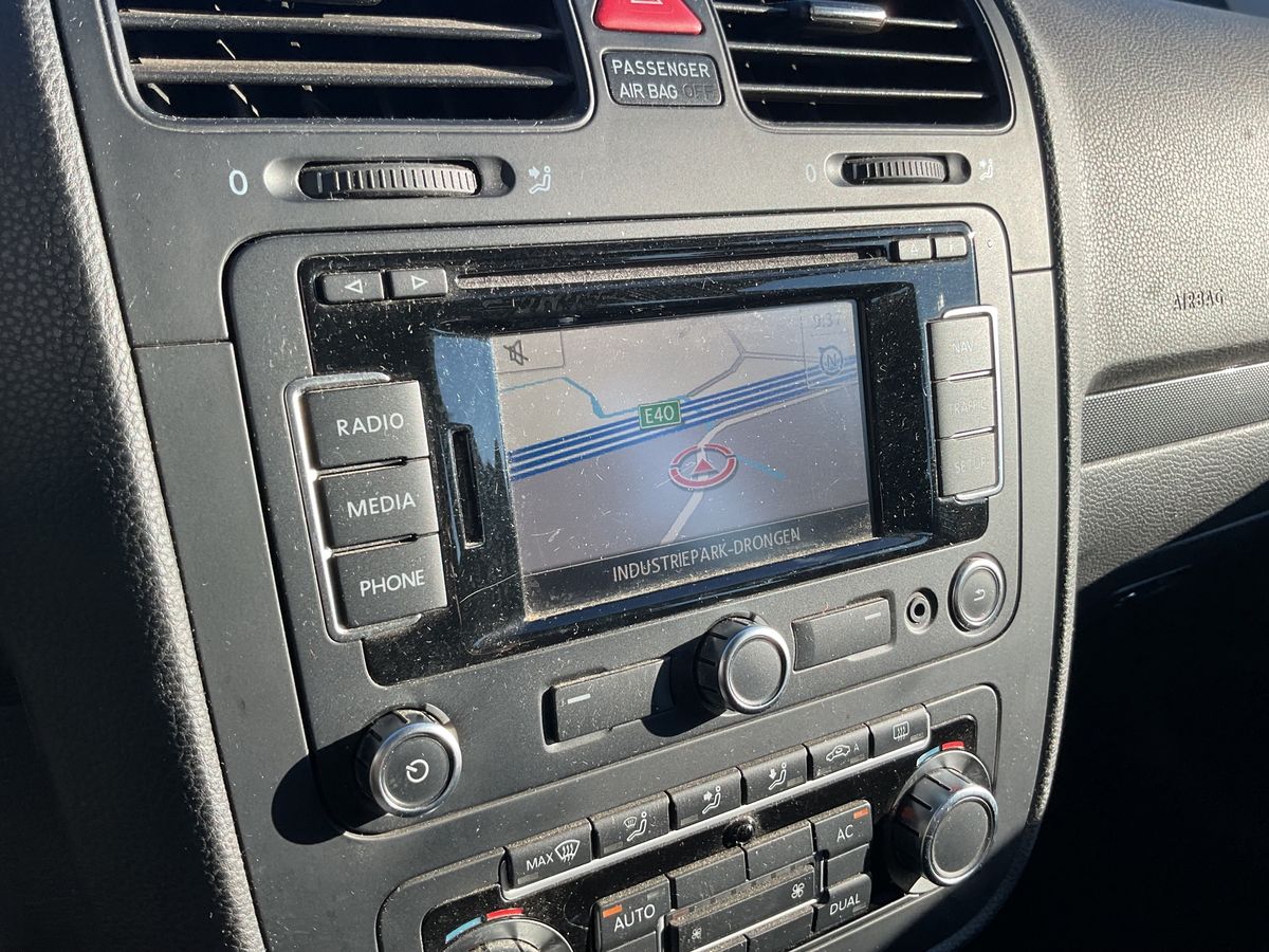 Volkswagen Jetta 2010 — photo 54