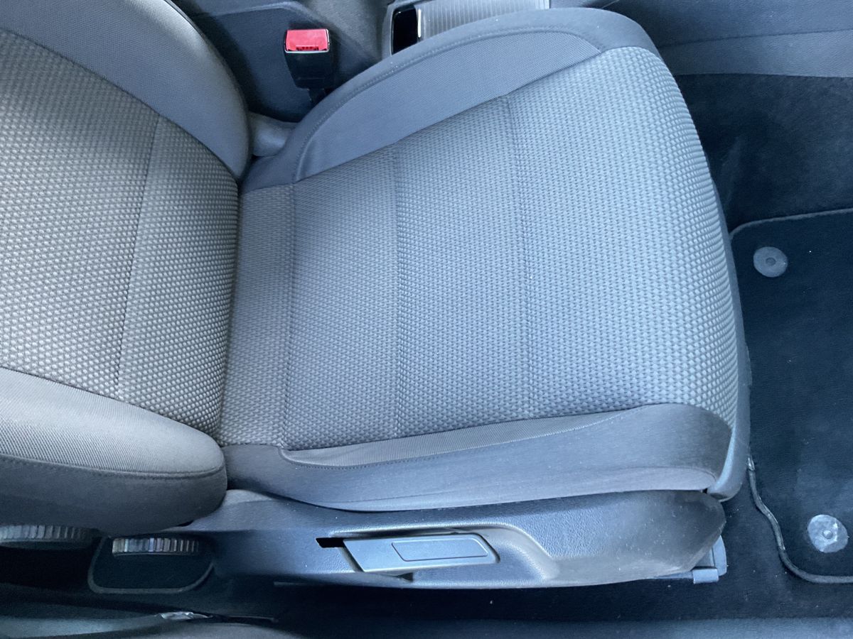 Volkswagen Jetta 2010 — photo 30