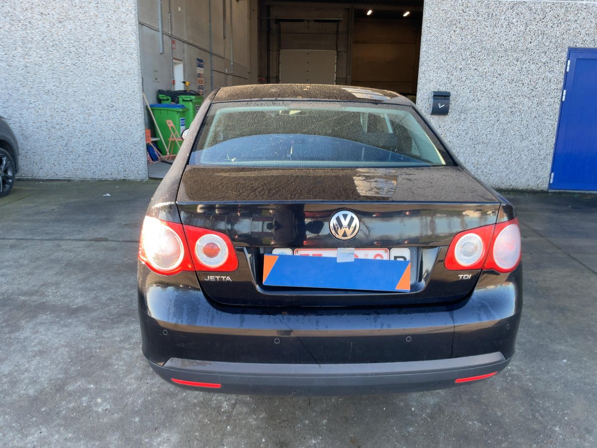 Volkswagen Jetta 2010 — photo 8