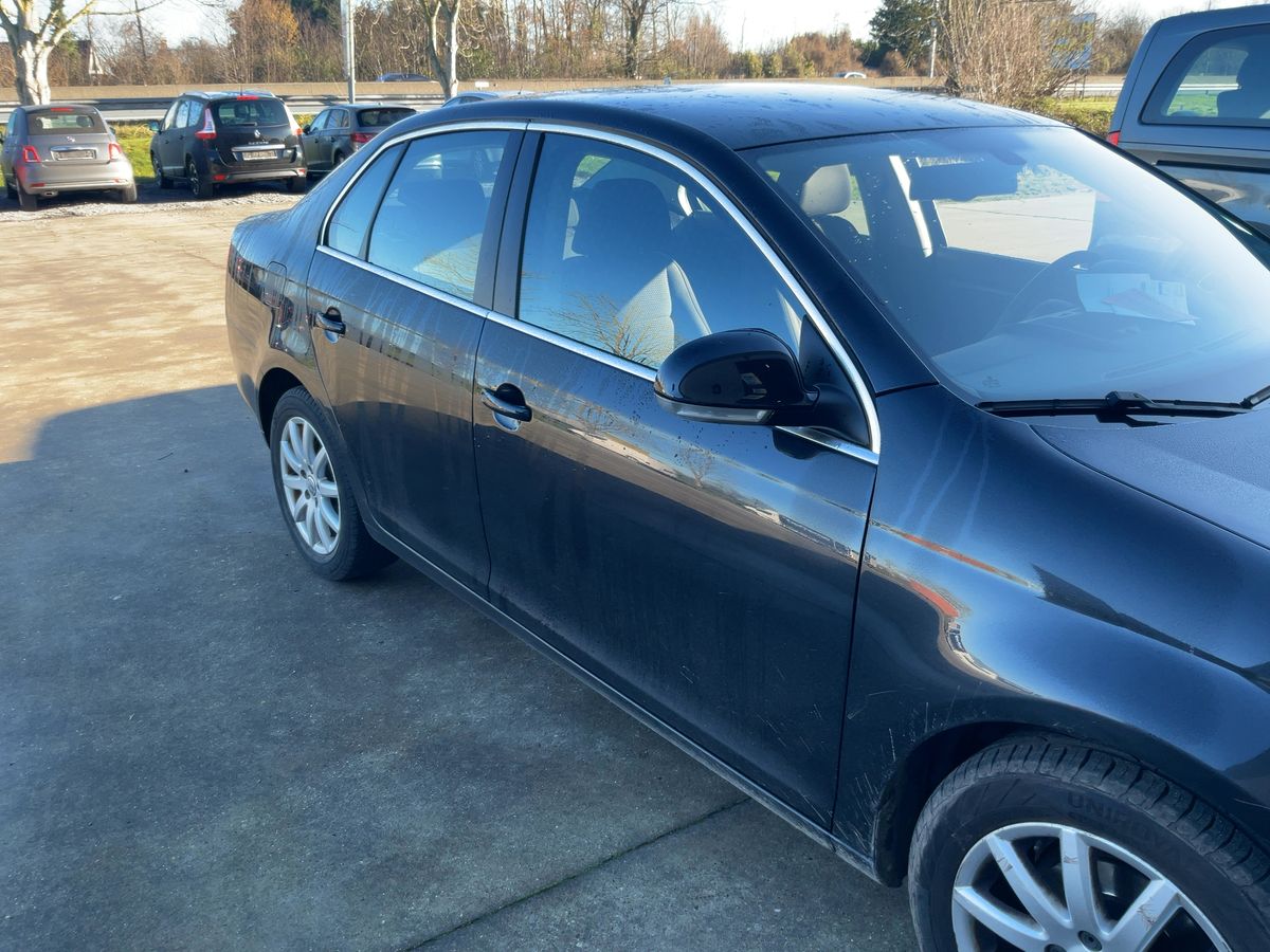 Volkswagen Jetta 2010 — photo 13