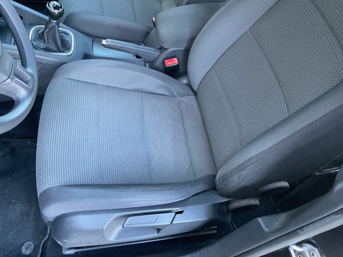 Volkswagen Jetta 2010 — photo 35