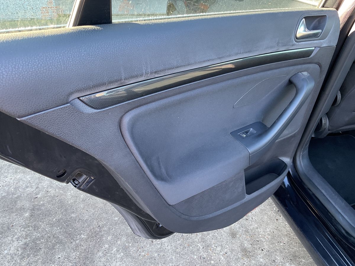 Volkswagen Jetta 2010 — photo 33