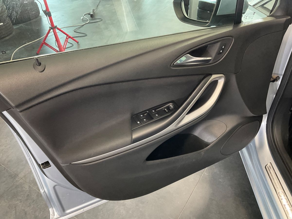 Opel Astra 2019 — photo 27