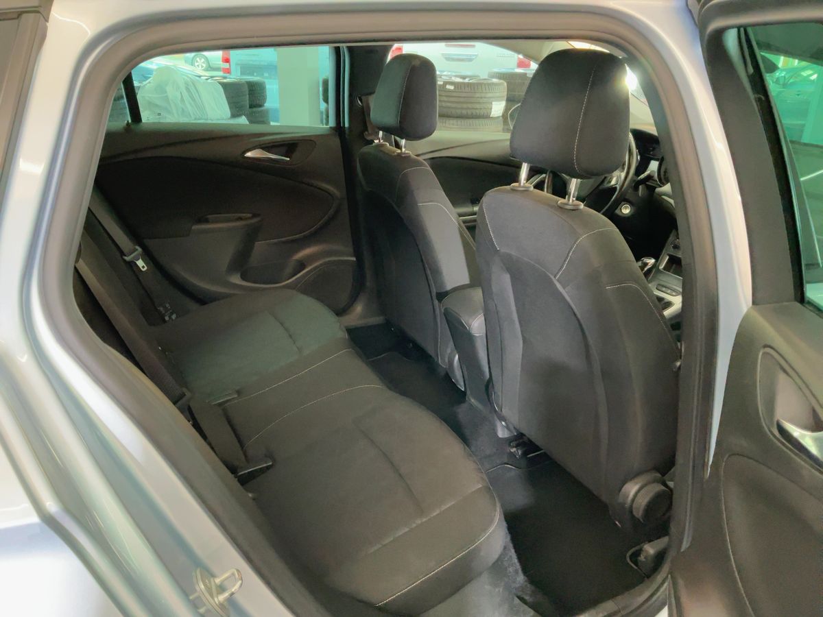 Opel Astra 2019 — photo 20