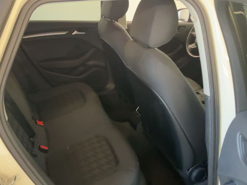 Audi A3 Sportback 1.4 TFSI Attraction — zdjęcie 14