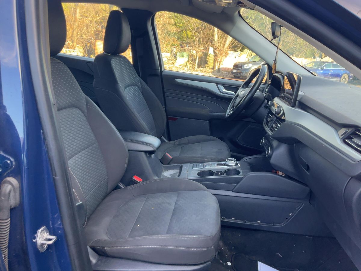 Ford Kuga 2021 — photo 17