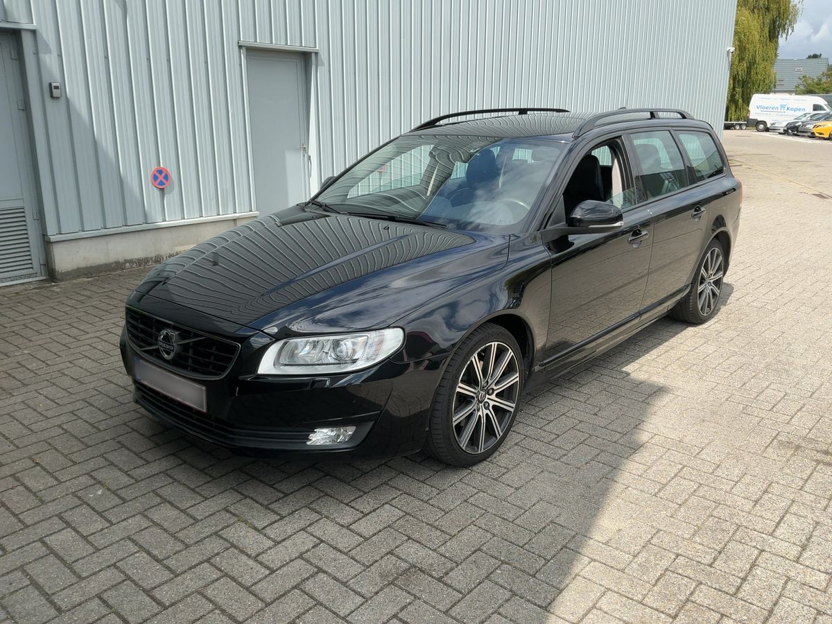 Volvo V70 2015 — photo 1
