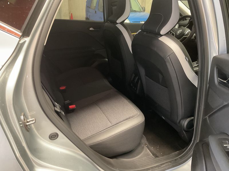 Renault Captur 1.6 Hybrid E-Tech Techno — zdjęcie 14