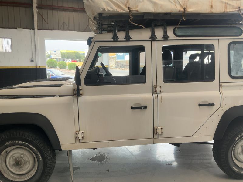 Land Rover Defender 2.4 Td4 110 Edition 60 YRS Station Wagon — zdjęcie 4