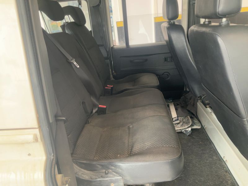 Land Rover Defender 2.4 Td4 110 Edition 60 YRS Station Wagon — zdjęcie 14