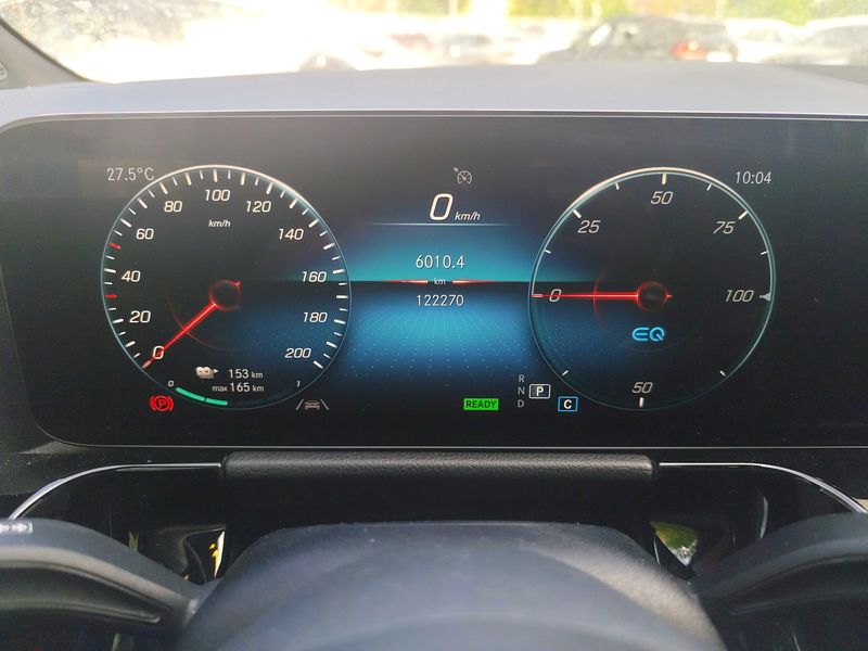 Mercedes-Benz EQA 300 4Matic AMG Line — zdjęcie 12