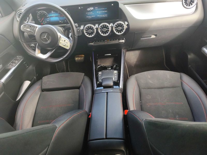 Mercedes-Benz EQA 300 4Matic AMG Line — zdjęcie 11