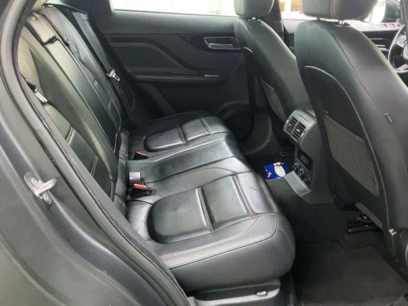 Jaguar F-Pace 20d Prestige AWD — zdjęcie 14