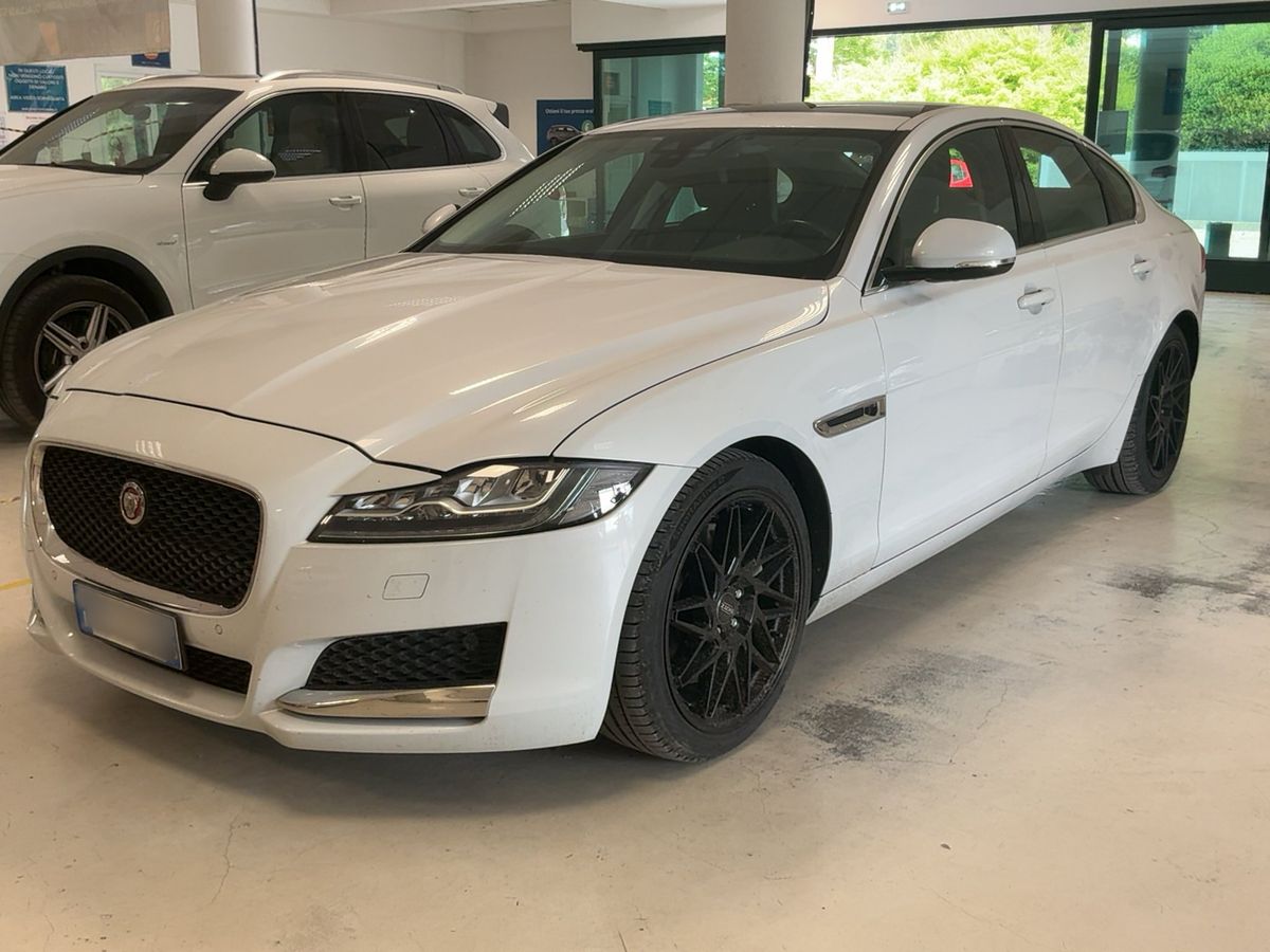 Jaguar XF 2015