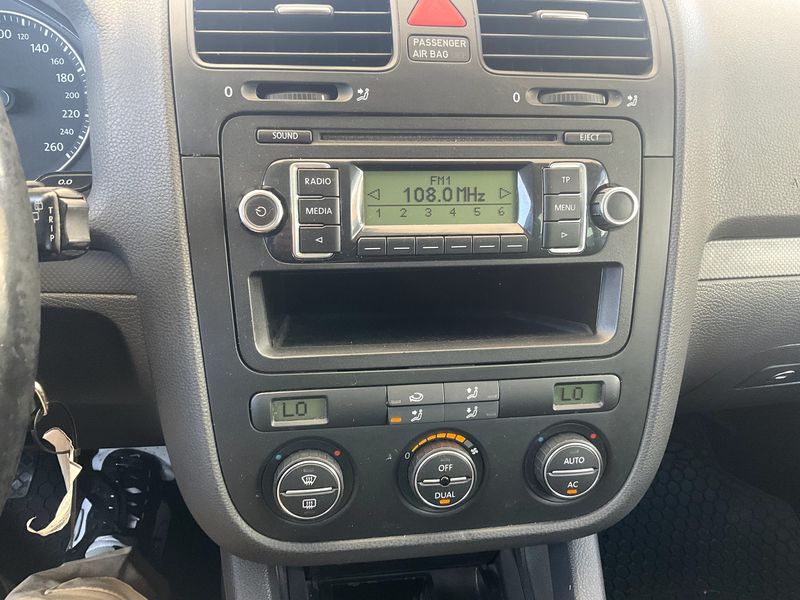 Volkswagen Golf V 1.6 Edition 2009 – снимка 32