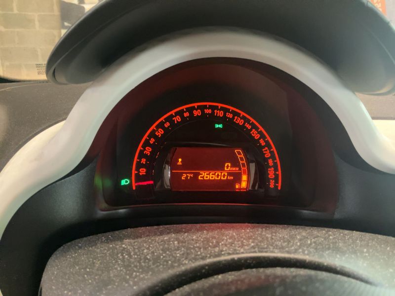 Renault Twingo 1.0 SCe Zen — zdjęcie 13