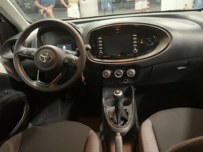 Toyota Aygo X 1.0 VVT-i Dynamic — zdjęcie 12
