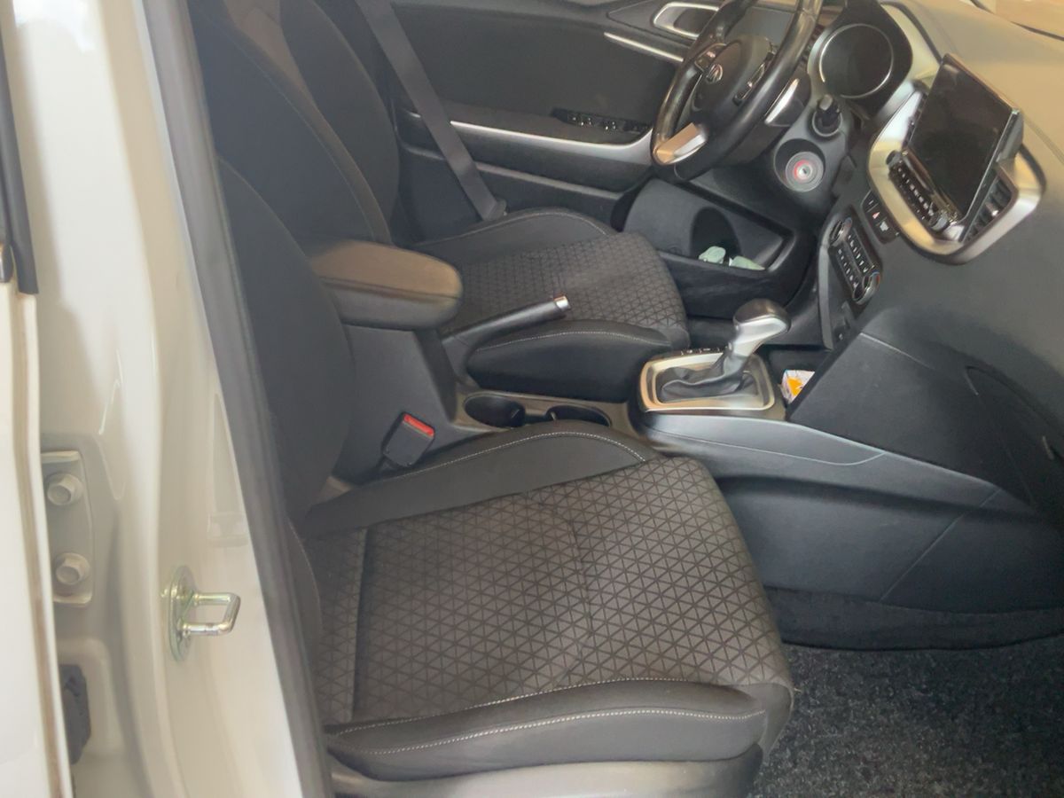 Kia XCeed 2021 — photo 17