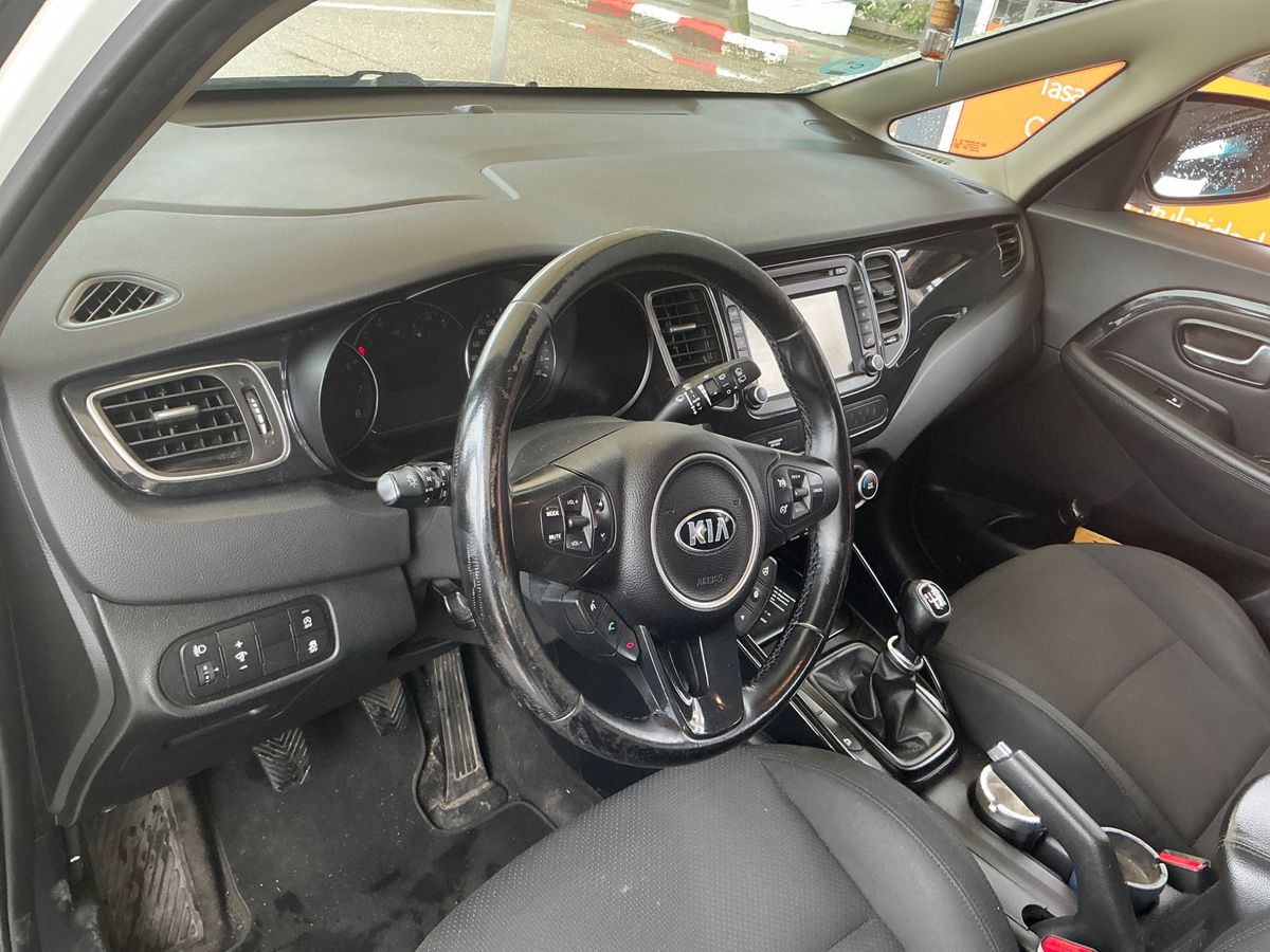 Kia Carens 2016 — photo 26