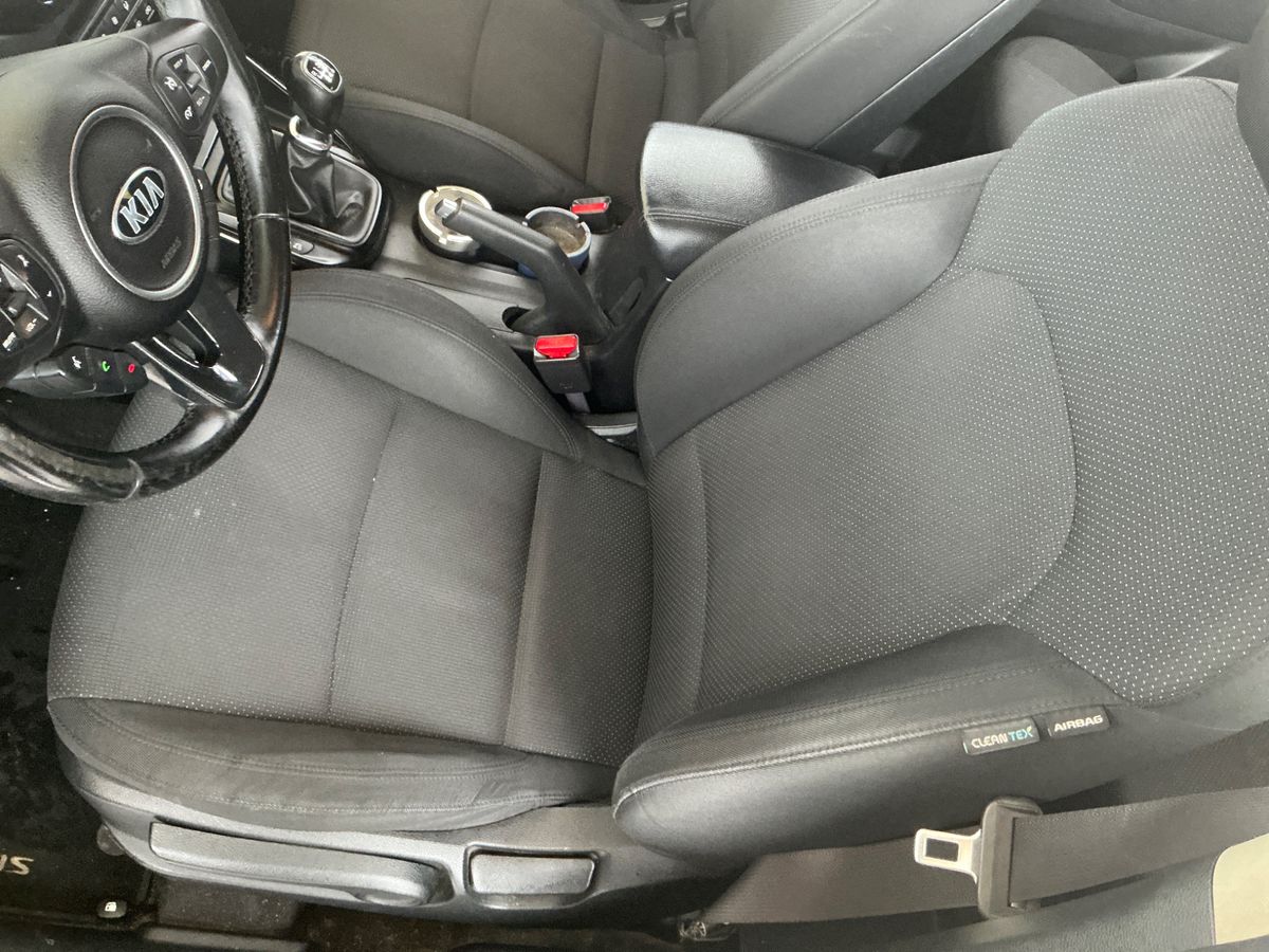 Kia Carens 2016 — photo 27