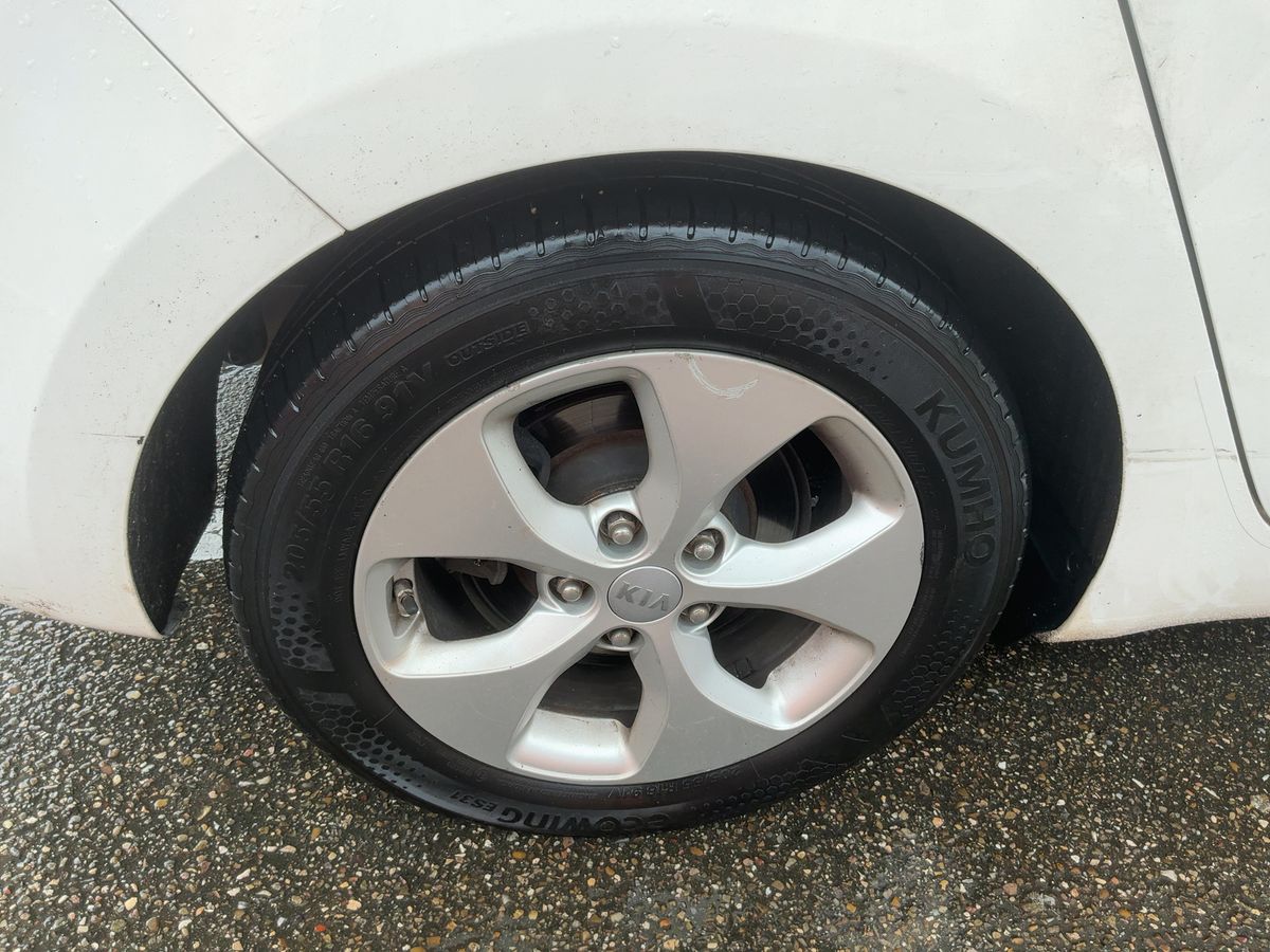 Kia Carens 2016 — photo 10