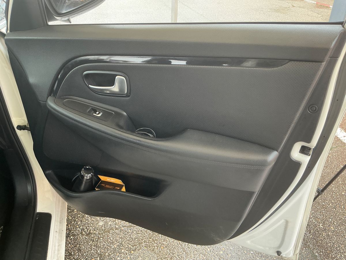 Kia Carens 2016 — photo 51