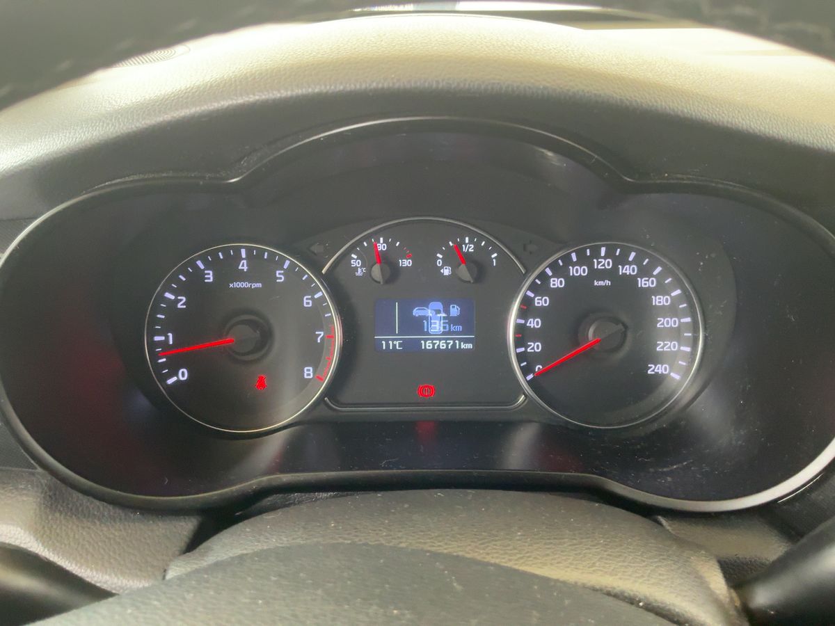 Kia Carens 2016 — photo 19
